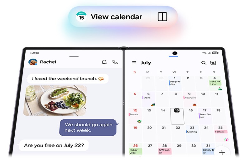 En foldbar smartphone viser en beskedsamtale til venstre og en juli-kalender til højre i delt skærm.