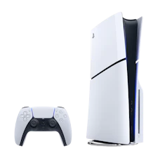 PlayStation 5 konsol i hvid og sort design med tilhørende DualSense controller på hvid baggrund.