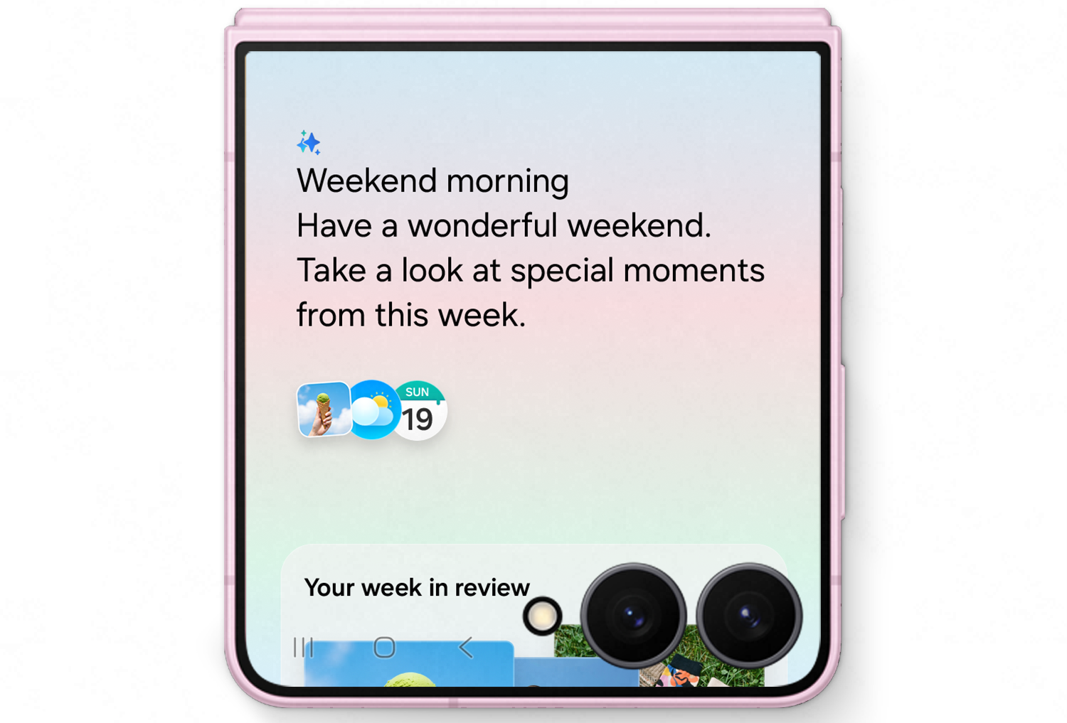 Lyserød Samsung Galaxy Z Flip foldetelefon med skærm der viser en weekend-morgen besked og ugentlig oversigt.