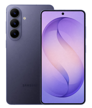 Lilla Samsung-smartphone med tredobbelt kamera og en skærm med blødt lilla bølgemønster på en gradient baggrund.