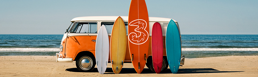 3Bus fra siden med surf boards