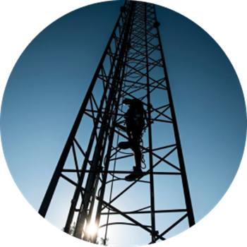 Mast med 5G i solnedgang stort