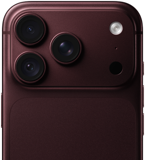 Bagsiden af en burgundy iPhone 18 Pro med tre kameralinser og en flash, set tæt på.